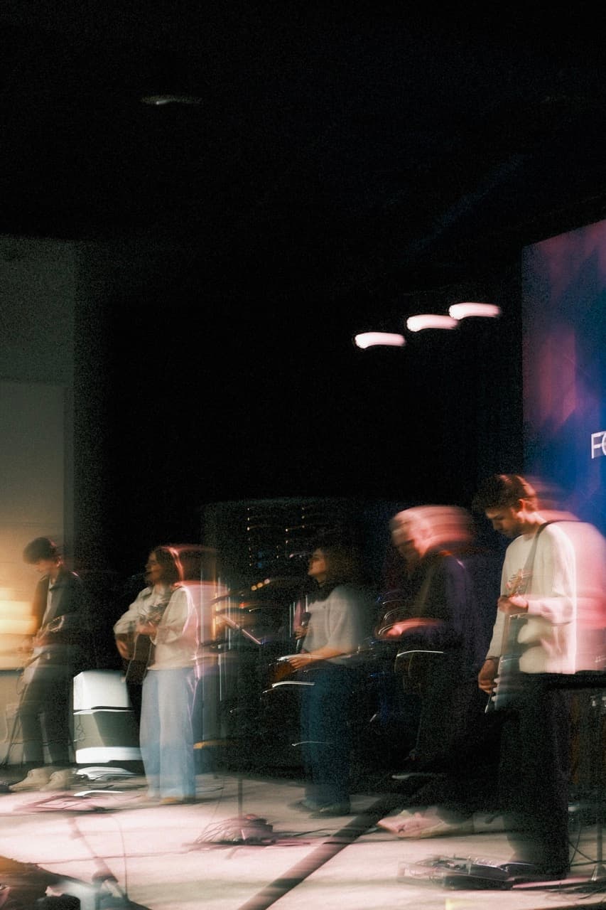 Caden Chambers performing a live session